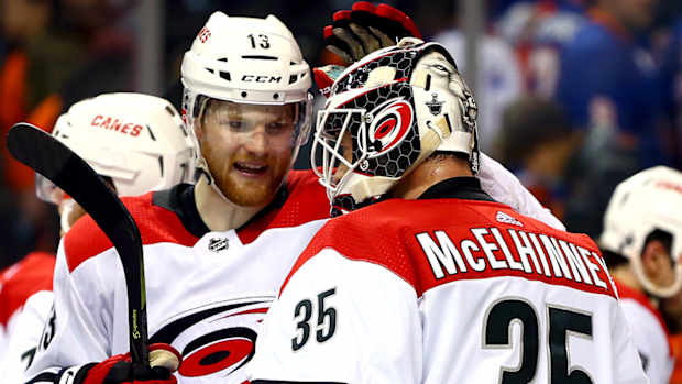 islanders-hurricanes-game-2.jpg